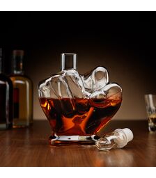 The Source Middle Finger Decanter - Άσεμνη Κανάτα με υψωμένο το Μεσαίο Δάχτυλο