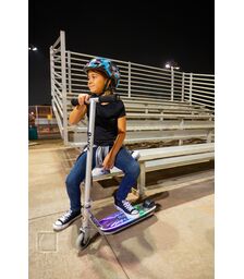 Razor Παιδικό Ηλεκτρικό Πατίνι Color Rave με μέγιστη ταχύτητα 12 km/h κατάλληλο για παιδιά 8 ετών και άνω σε χρώμα Silver