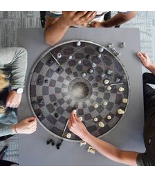 Chess For Three - Σκάκι για Τρεις - Μια Νέα Διάσταση στο Κλασικό Παιχνίδι