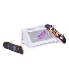 Tech Deck (VS) Versus Series Sk8shop, 2 Μινιατούρες Τροχοσανίδες - 1 Εμπόδιο/Ράμπα