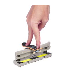 Tech Deck (VS) Versus Series Sk8shop, 2 Μινιατούρες Τροχοσανίδες - 1 Εμπόδιο/Ράμπα