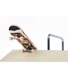 Tech Deck performance series, shred πυραμίδα σειρά με μεταλλικό rail και blind μίνι τροχοσανίδα
