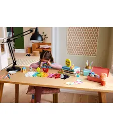 LEGO® Classic: Creative Happy Box (11042)