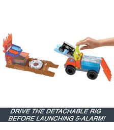Mattel Hot Wheels: Monster Trucks Arena Smashers Color Shifters - 5-Alarm Rescue (HPN73)