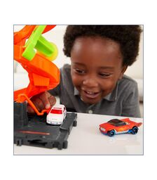 Mattel Hot Wheels City: Mega Tower Car Wash Color Shifters Playset (HDP05)