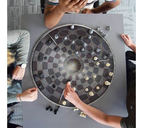 Chess For Three - Σκάκι για Τρεις - Μια Νέα Διάσταση στο Κλασικό Παιχνίδι