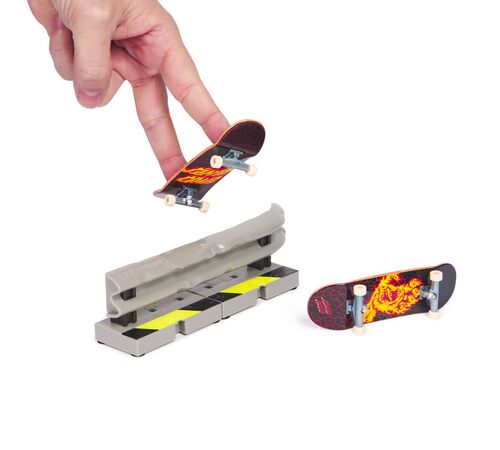 Tech Deck (VS) Versus Series Sk8shop, 2 Μινιατούρες Τροχοσανίδες - 1 Εμπόδιο/Ράμπα