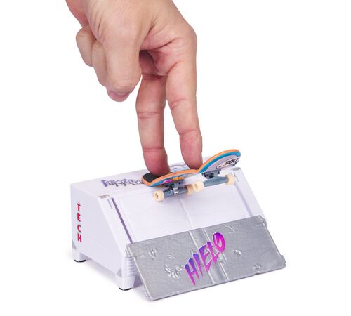 Tech Deck (VS) Versus Series Sk8shop, 2 Μινιατούρες Τροχοσανίδες - 1 Εμπόδιο/Ράμπα