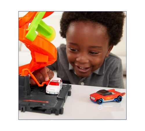Mattel Hot Wheels City: Mega Tower Car Wash Color Shifters Playset (HDP05)
