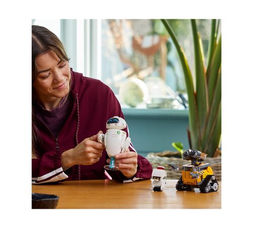 LEGO® Disney and Pixar: WALL-E and EVE (43279)